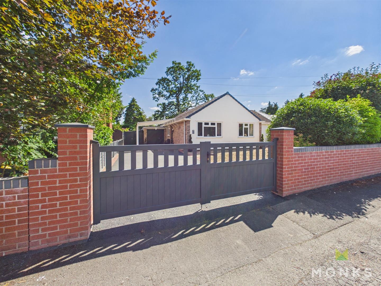 11 Hampton Close, Oswestry, SY11 1SL For Sale